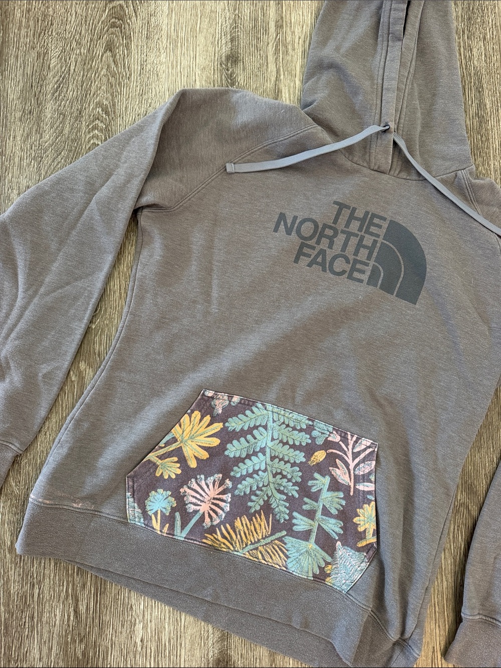 The North Face pullover hoodie sweatshirt Hawaiian tropical gray women’s medium